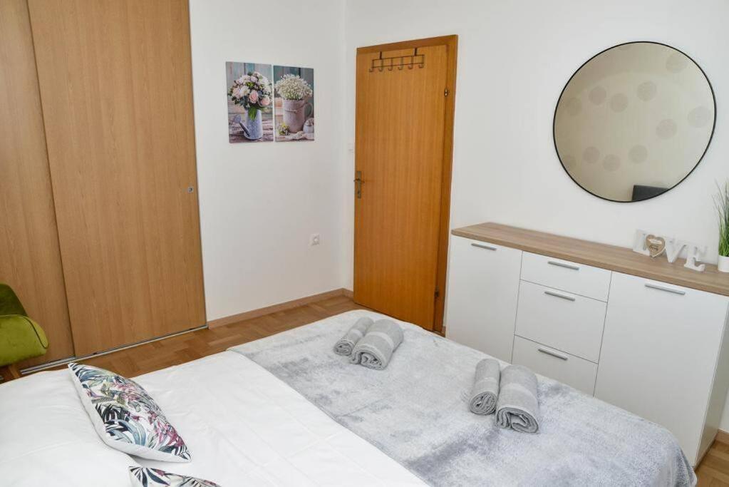 Apartment Longin Задар Екстер'єр фото