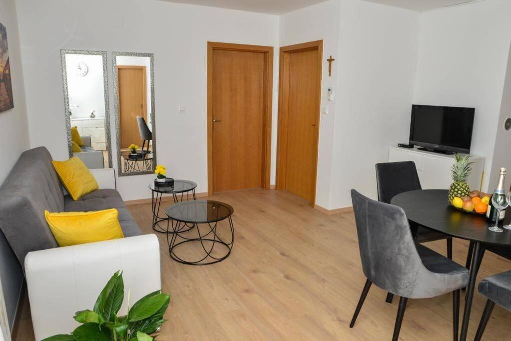 Apartment Longin Задар Екстер'єр фото
