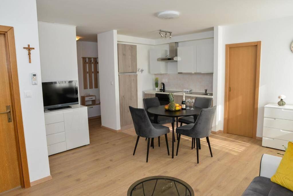 Apartment Longin Задар Екстер'єр фото