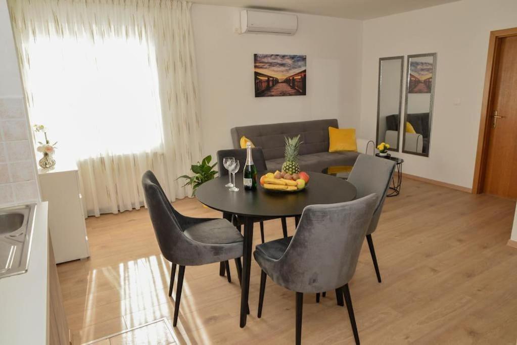 Apartment Longin Задар Екстер'єр фото