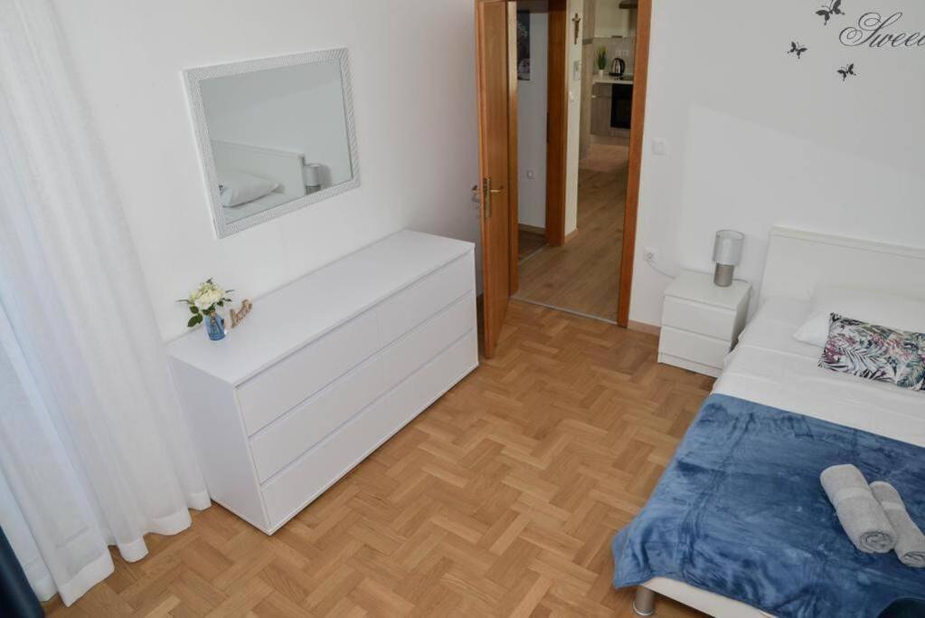 Apartment Longin Задар Екстер'єр фото