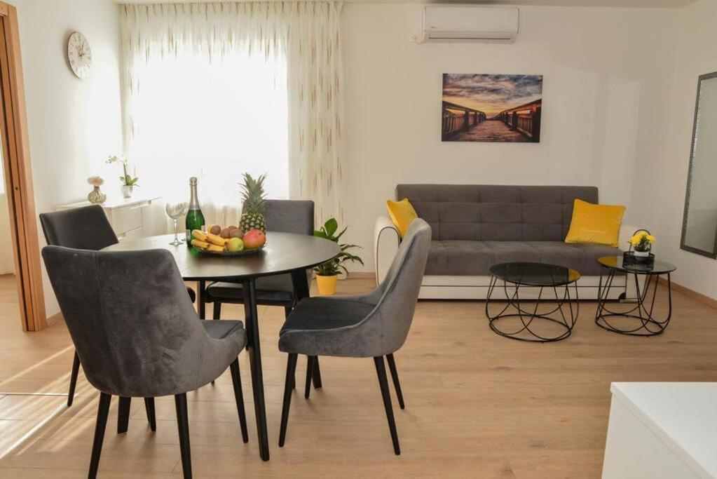 Apartment Longin Задар Екстер'єр фото